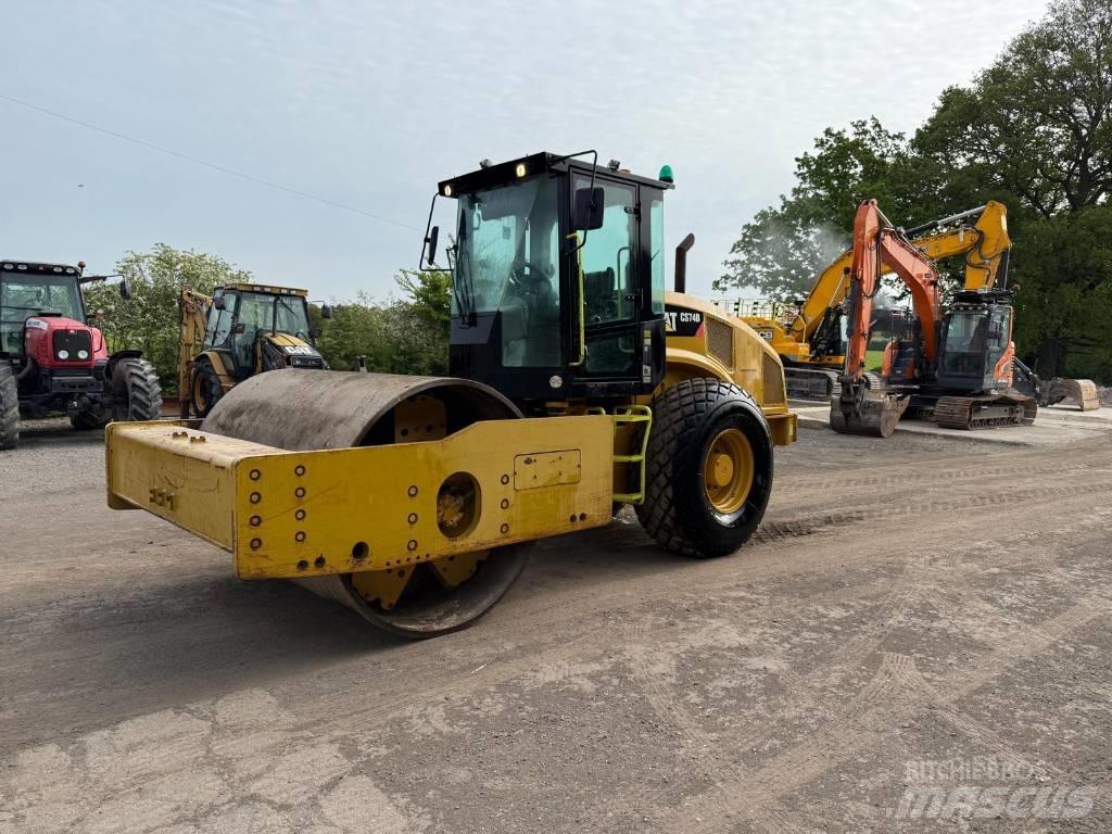 CAT CS 74 B Single drum rollers