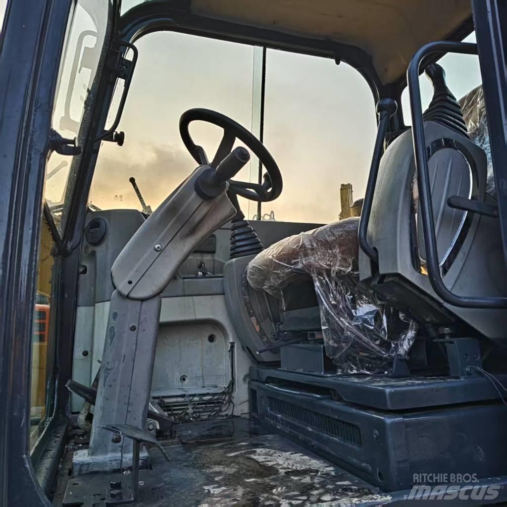 Hyundai 60 W Wheeled excavators