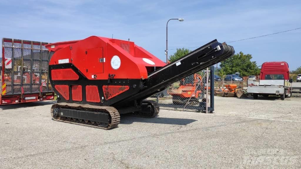Red Rhino 7000 Mobile crushers