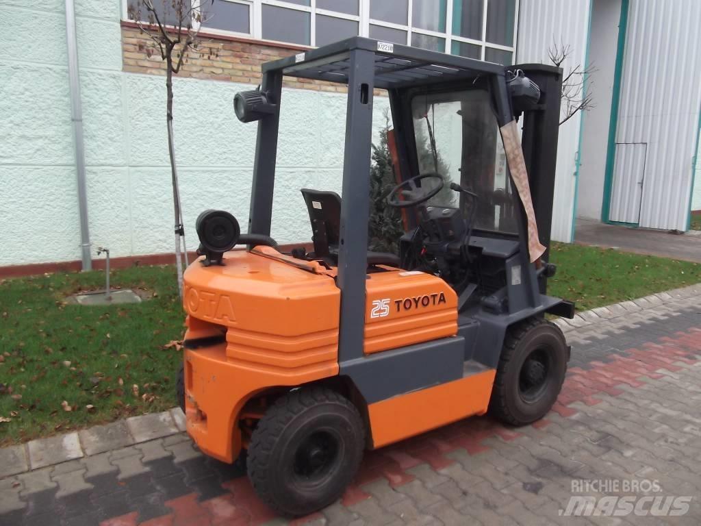 Toyota 5 FD 20 Diesel trucks
