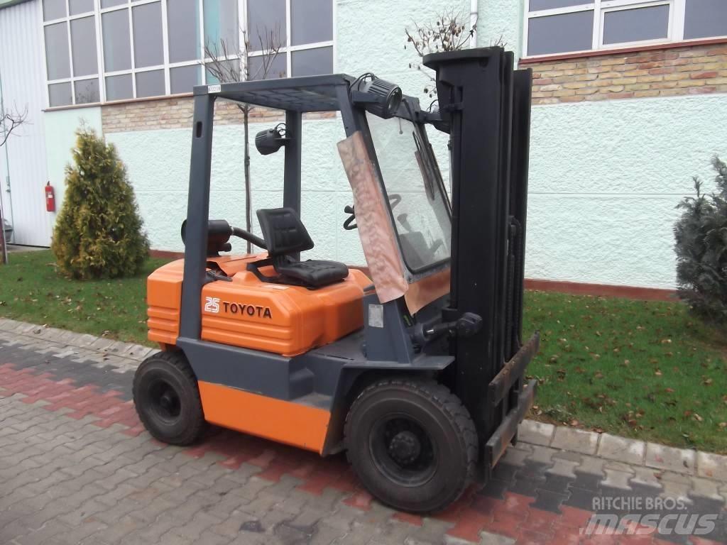Toyota 5 FD 20 Diesel trucks