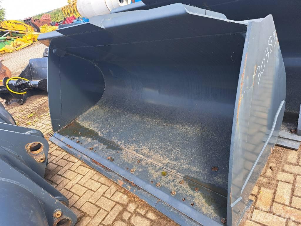 Hyundai HL980 Buckets
