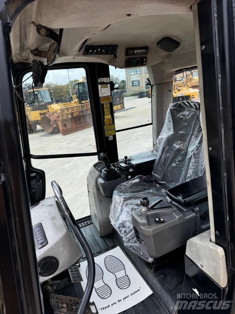 CAT 953D Crawler loaders