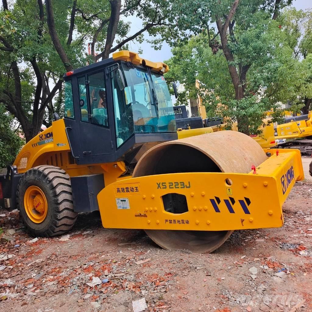XCMG XS 223 J Single drum rollers