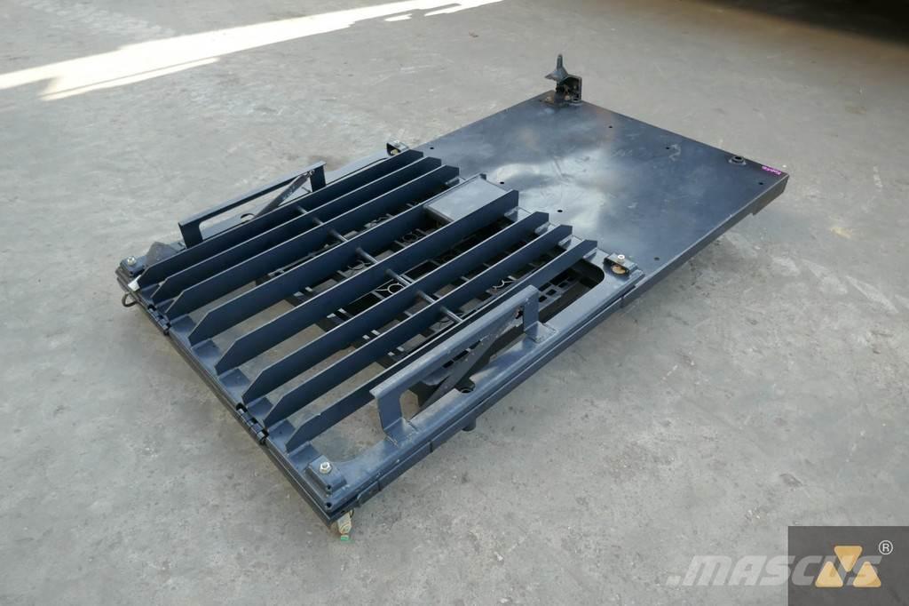 CAT 357-4102 Cabins and interior