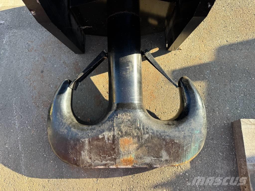 Kobelco CKE 2500 Crane parts and equipment