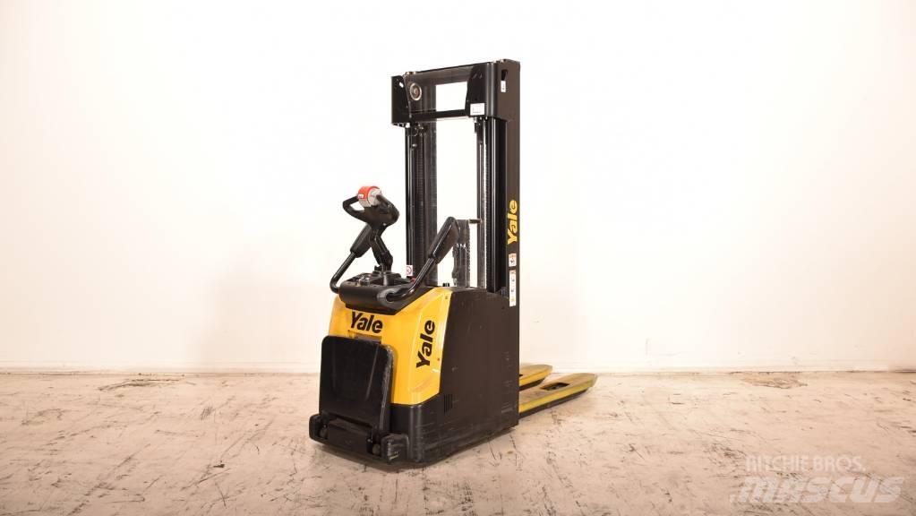 Yale MS 14 XIL Pedestrian stacker