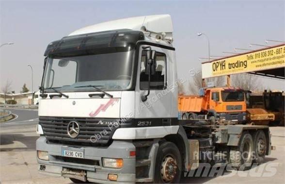 Mercedes-Benz 2531 Container Frame trucks
