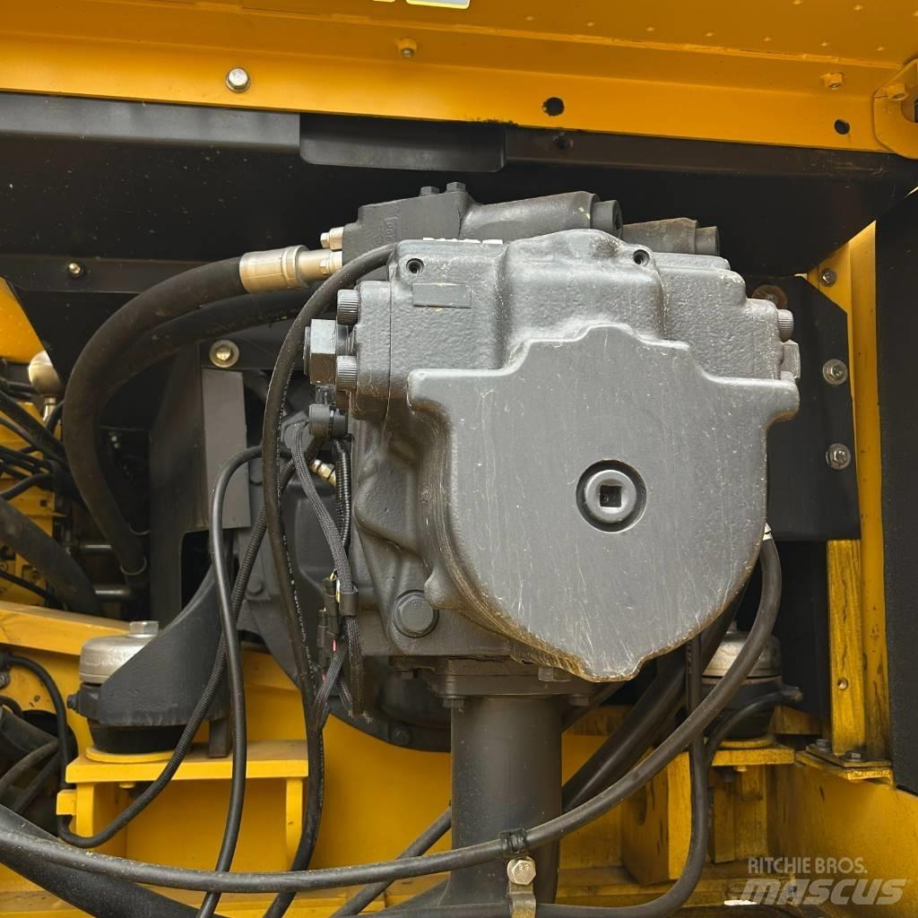 Komatsu 400-7 Crawler excavators