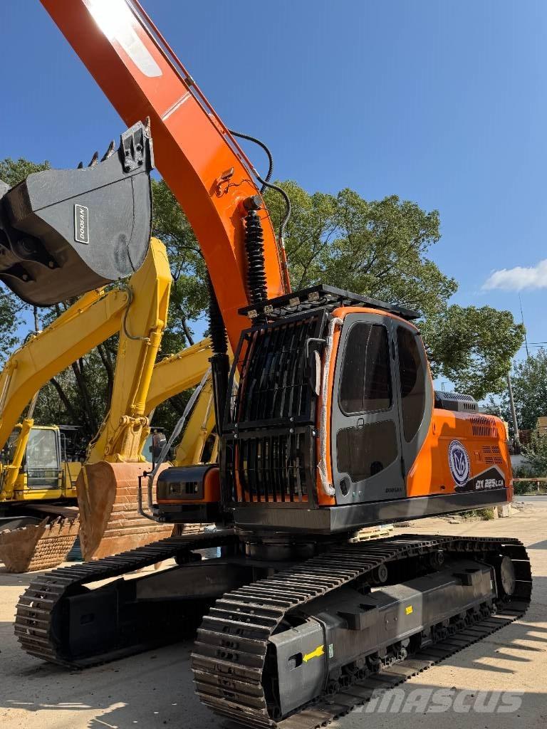 Doosan DX 225 Crawler excavators