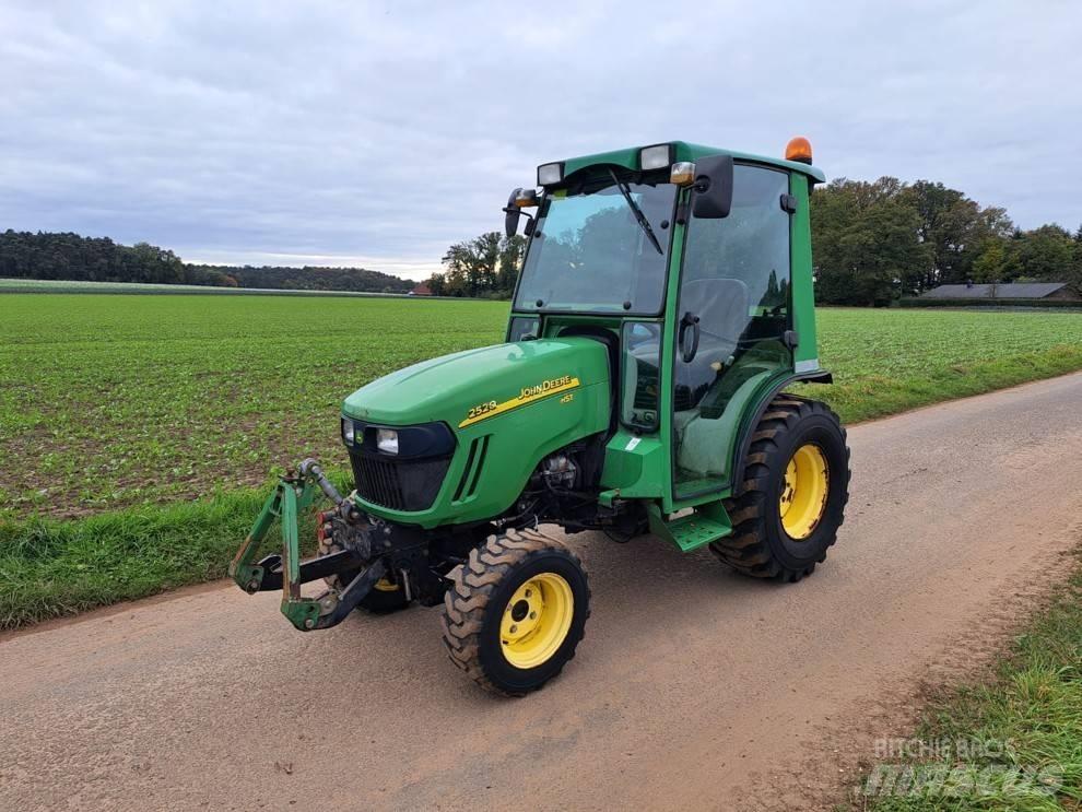John Deere 2520 Compact tractors