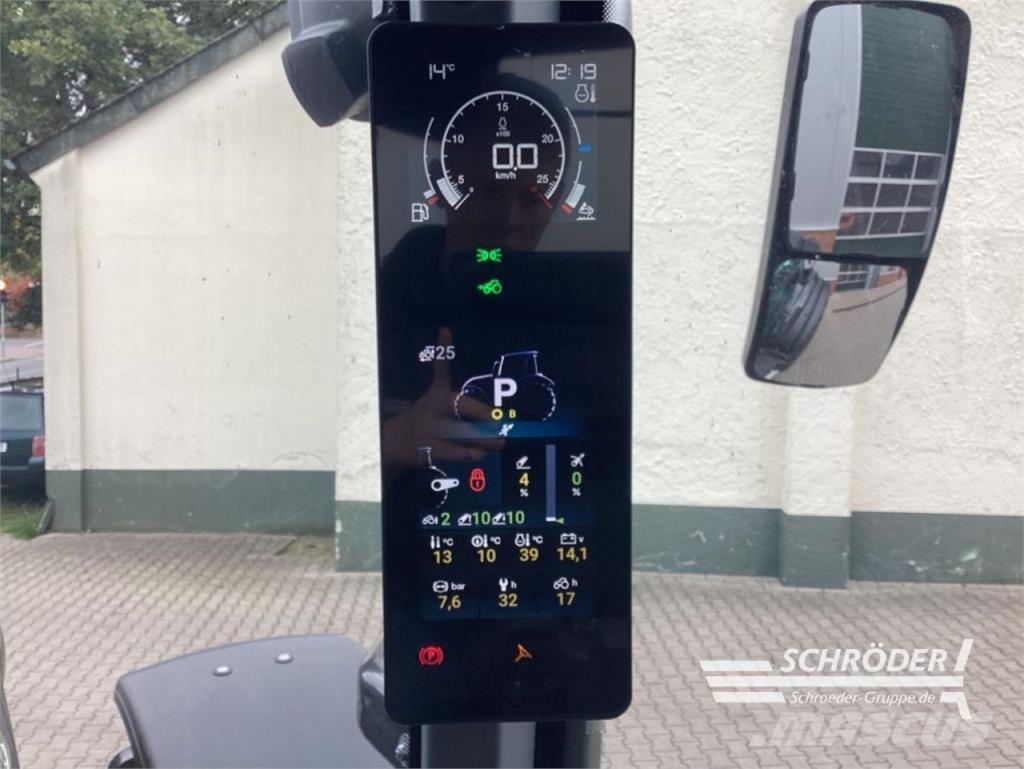 Valtra Q 305 Tractors