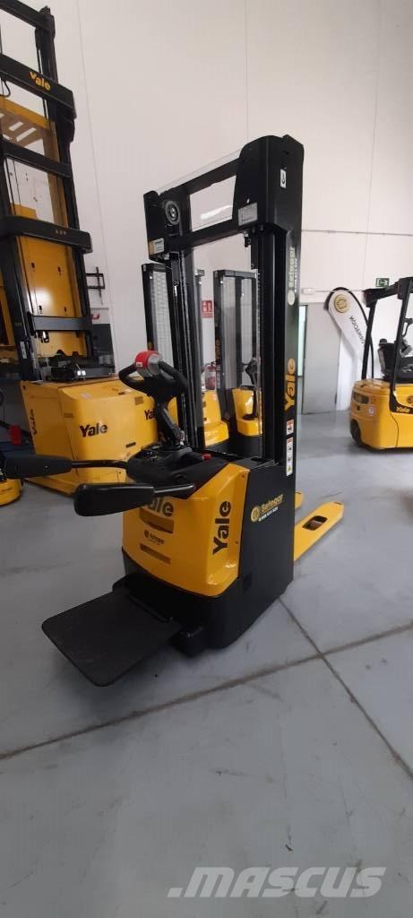 Yale MS12X Pedestrian stacker