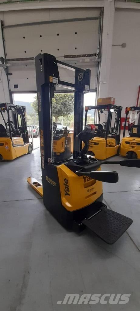 Yale MS12X Pedestrian stacker