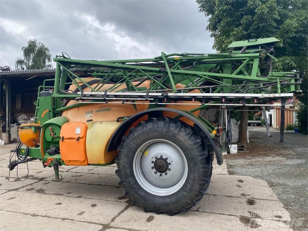 Amazone UX 4200 Trailed sprayers