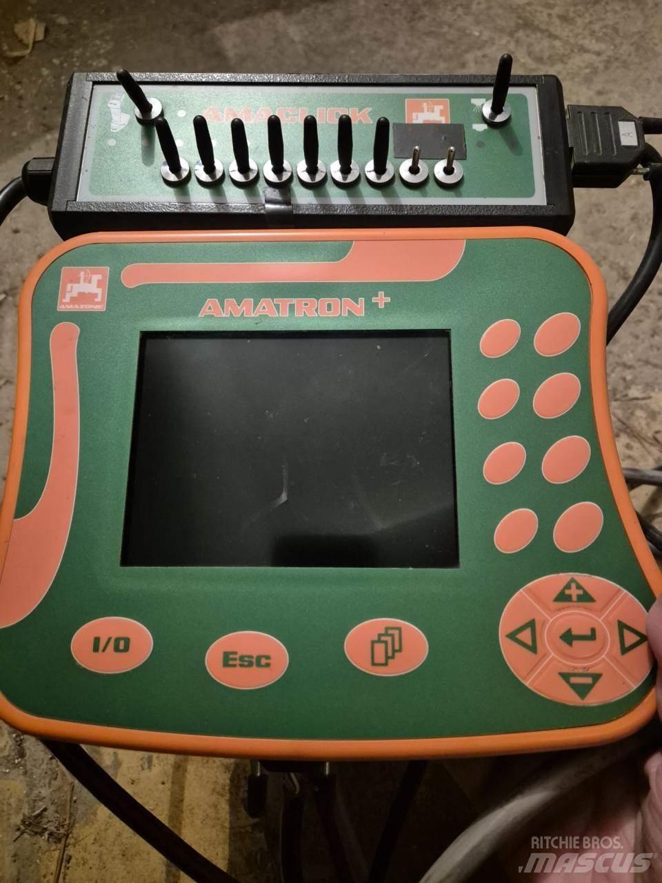 Amazone UX 4200 Trailed sprayers