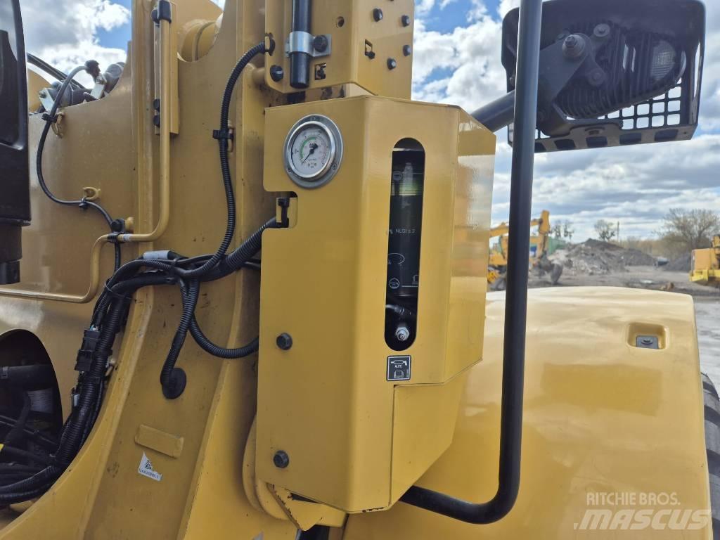CAT 926M Wheel loaders