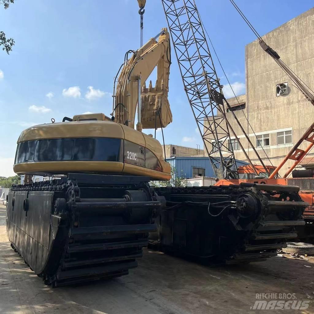 CAT 320 C Amphibious Excavators
