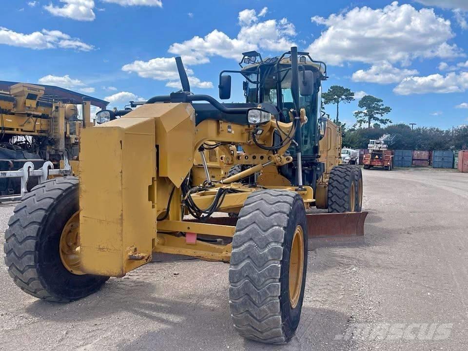 CAT 140 M 2 Graders