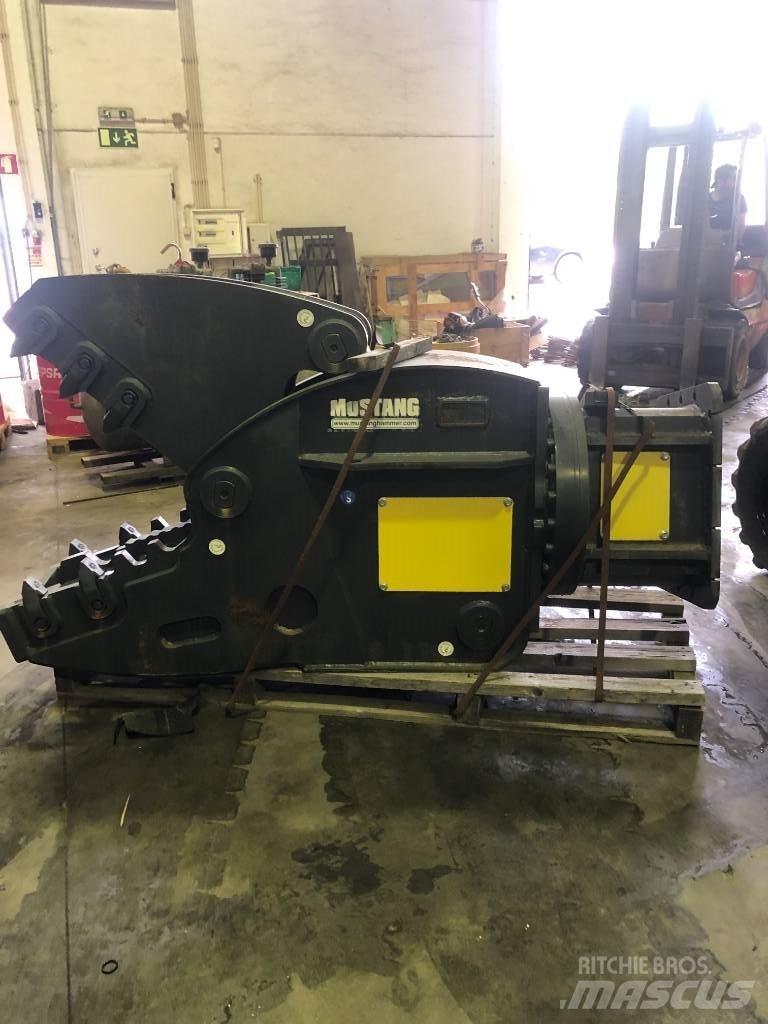 Mustang RH24 Construction - Others