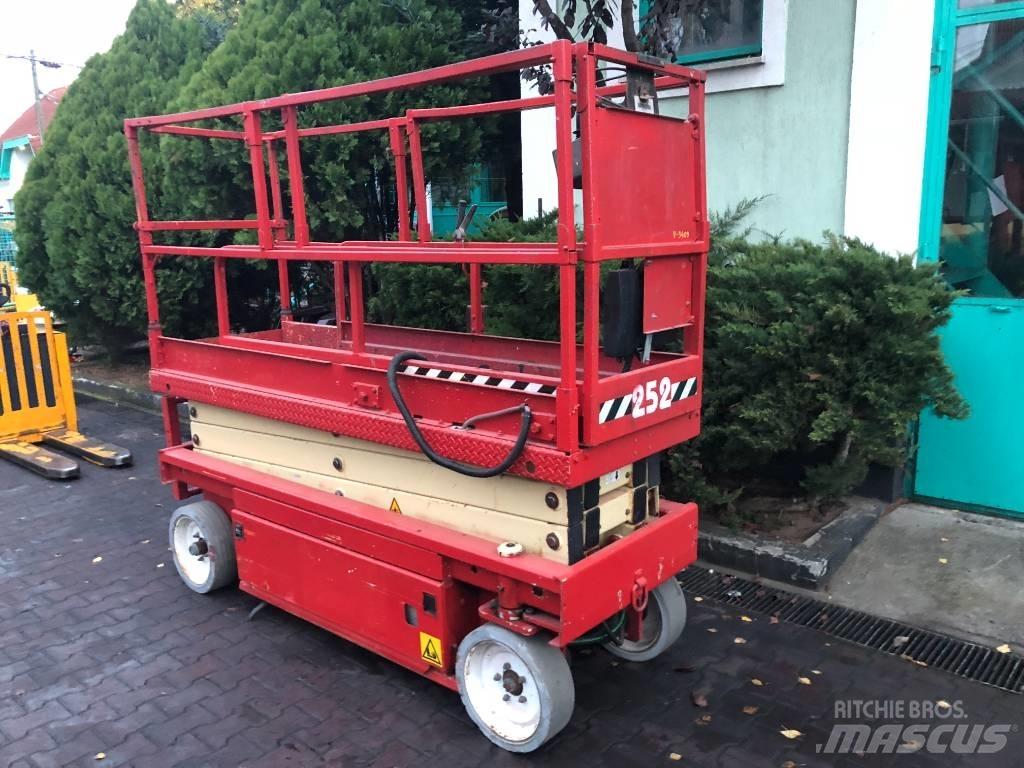 JLG 2030 F3    V-3409 Vertical mast lifts
