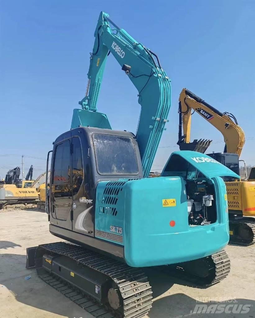 Kobelco SK 75 Crawler excavators