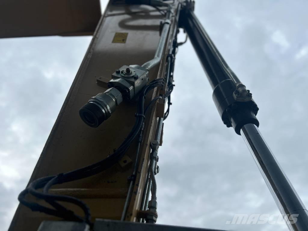 CAT M318F Wheeled excavators