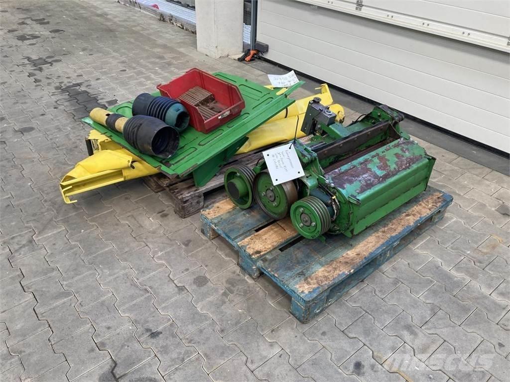 John Deere 8300 Self-propelled foragers