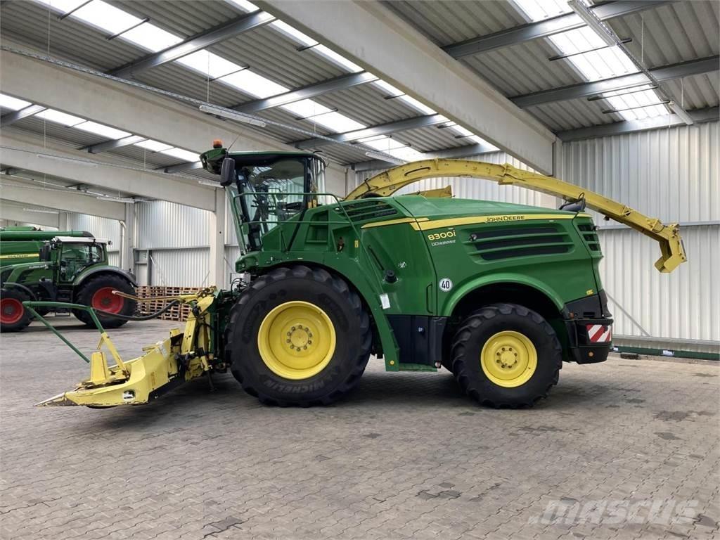 John Deere 8300 Self-propelled foragers