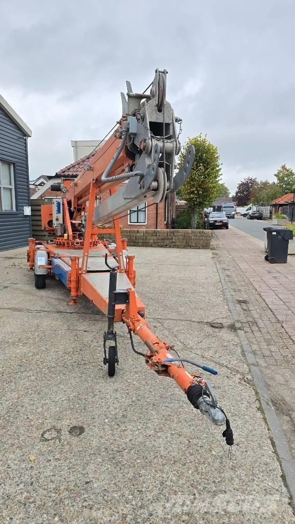 Böcker AHK 27/1000 All terrain cranes