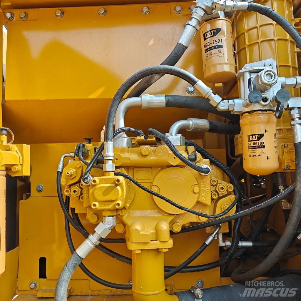 CAT 323 D L Crawler excavators