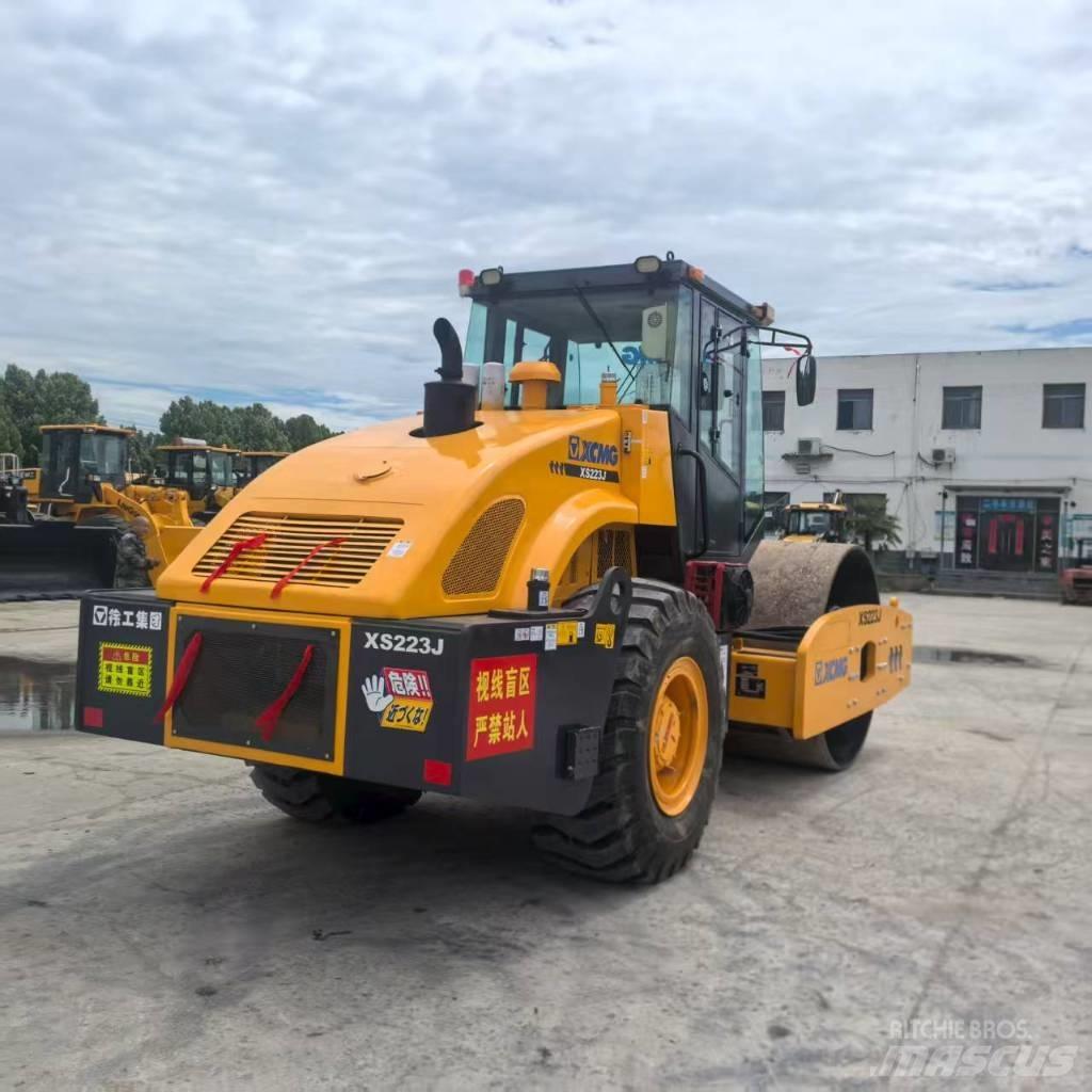 XCMG XS 223 J Single drum rollers