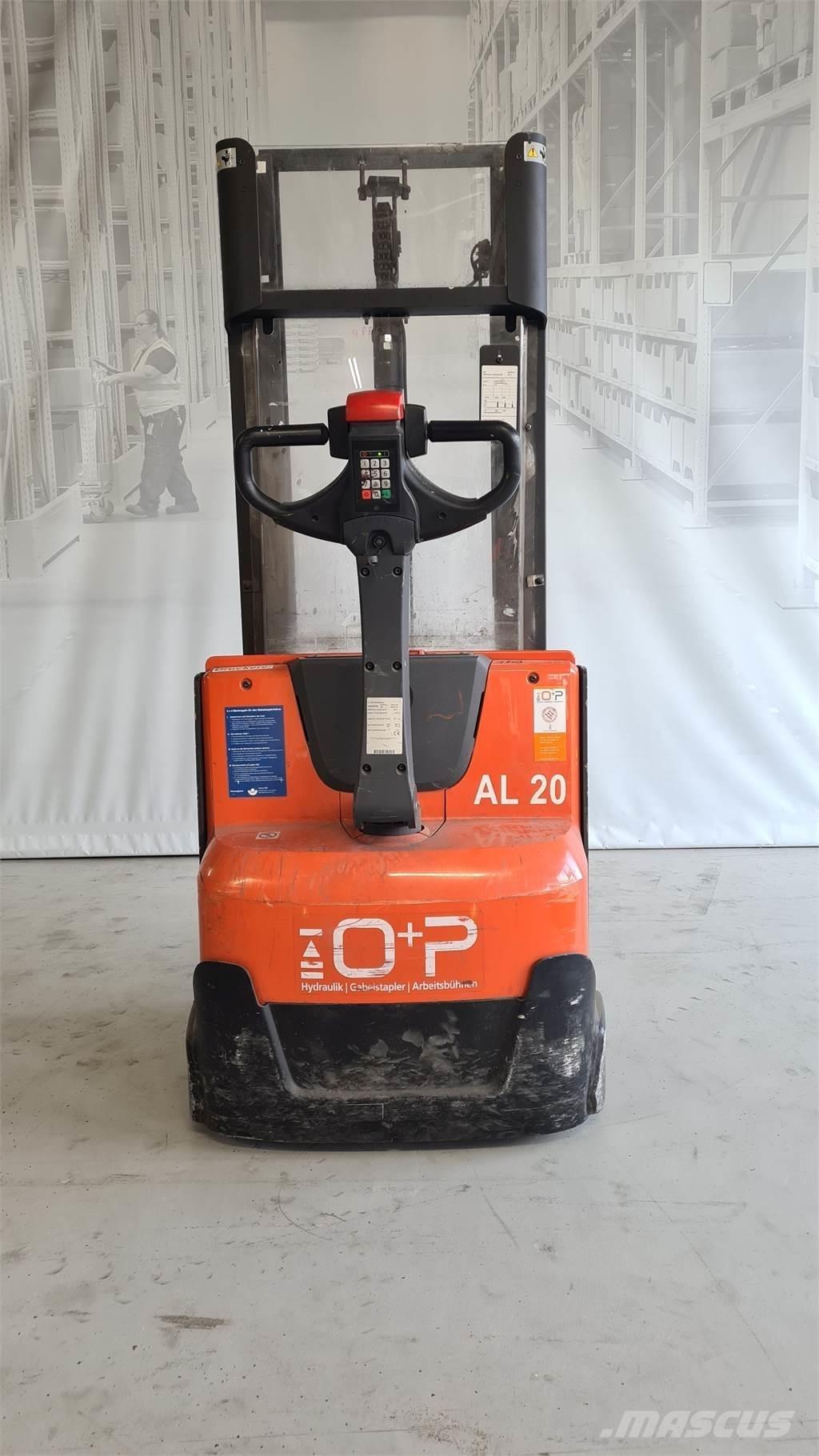 Toyota SWE120 Pedestrian stacker