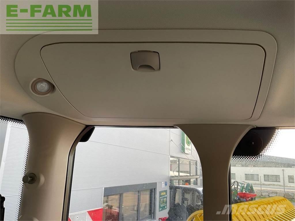 John Deere 6R 215 Tractors