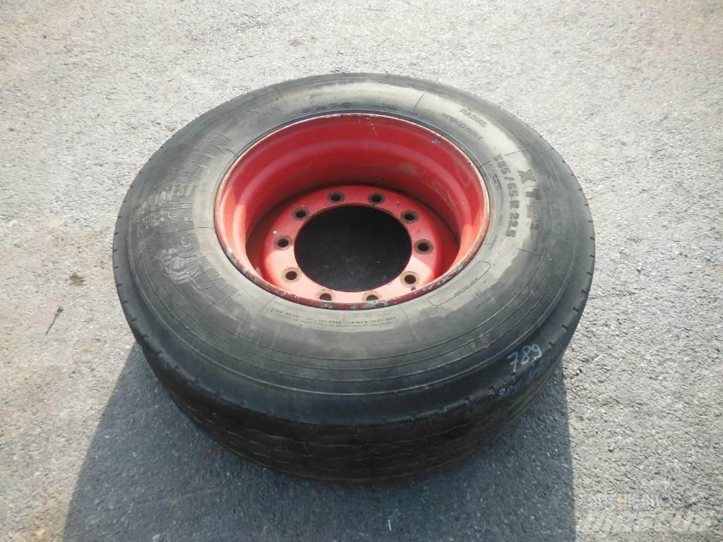 Michelin 385/65R22.5 Tyres, wheels and rims