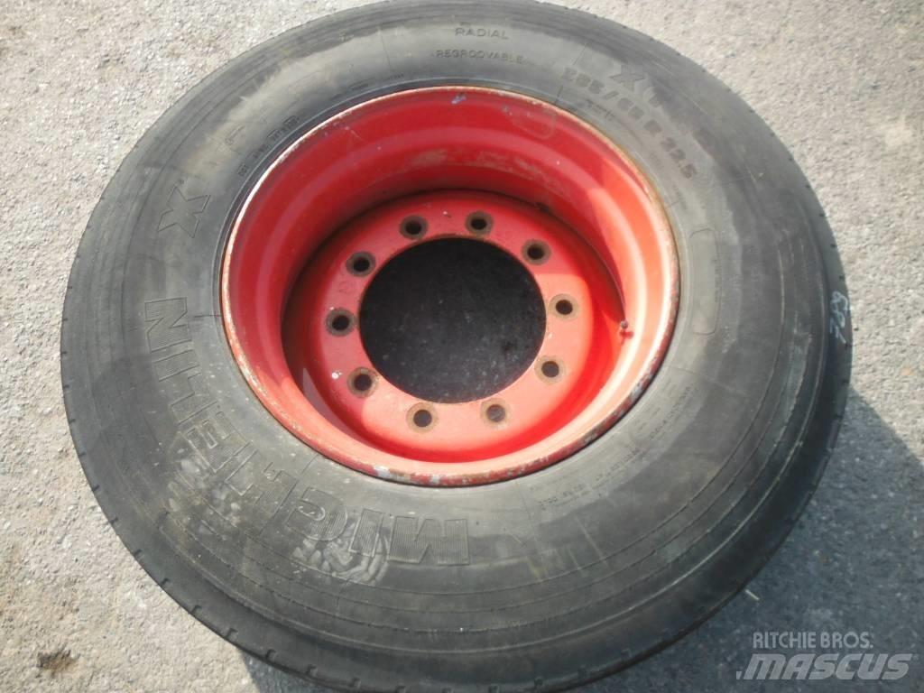 Michelin 385/65R22.5 Tyres, wheels and rims