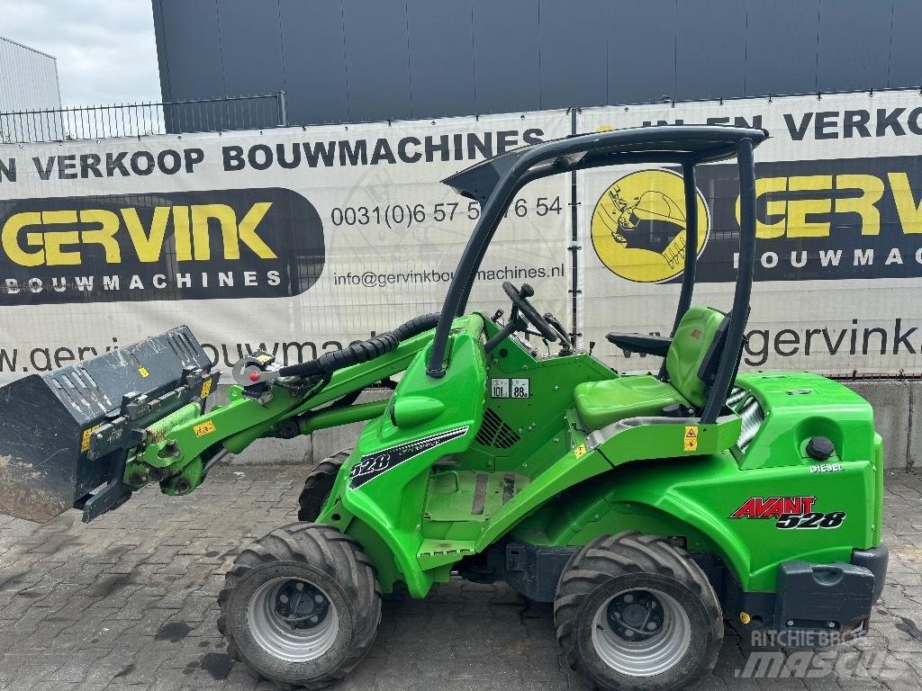 Avant 528 Mini loaders