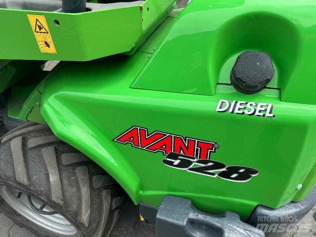 Avant 528 Mini loaders