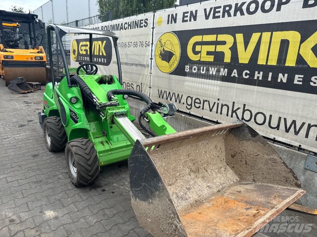 Avant 528 Mini loaders