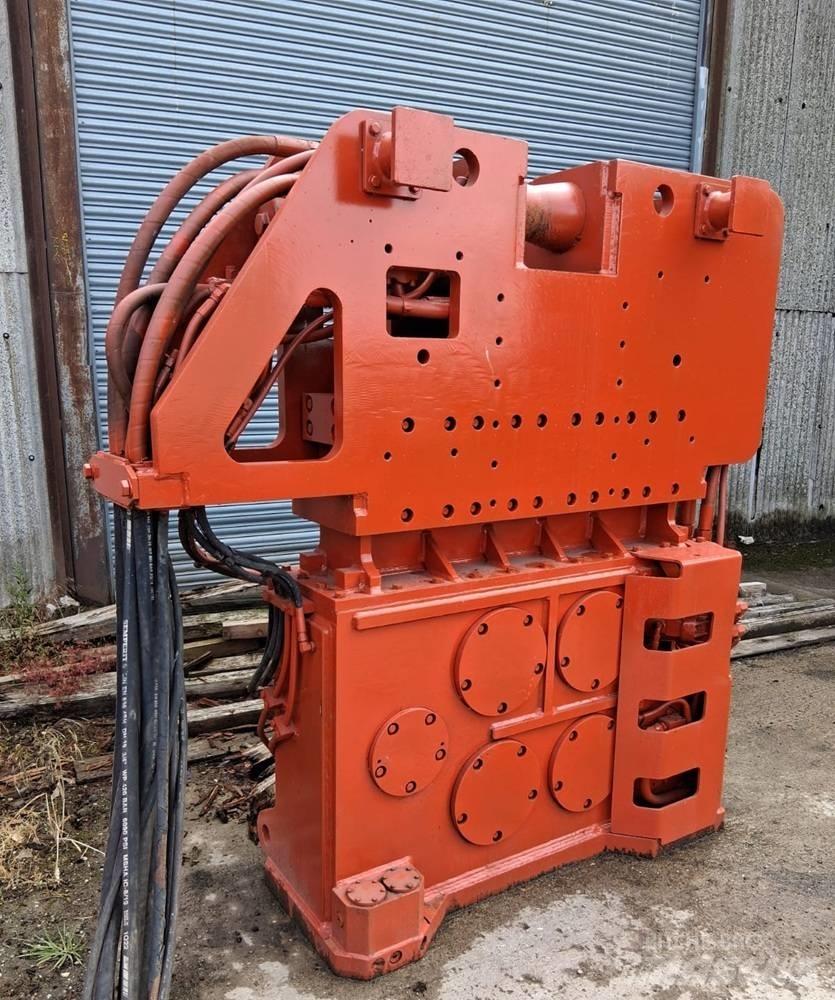 PTC 16 HFV Vibratory pile drivers