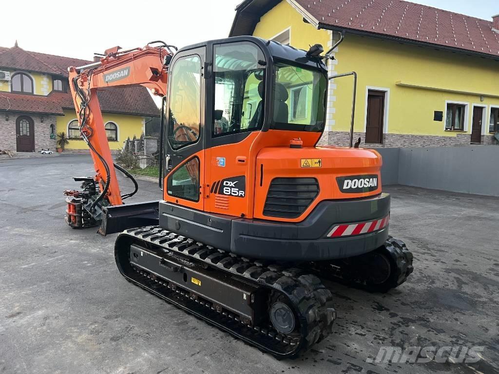 Doosan DX85R-3 Midi excavators  7t - 12t