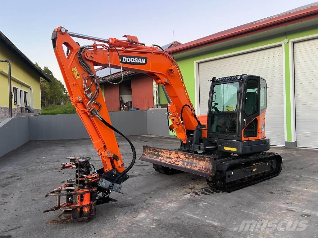 Doosan DX85R-3 Midi excavators  7t - 12t