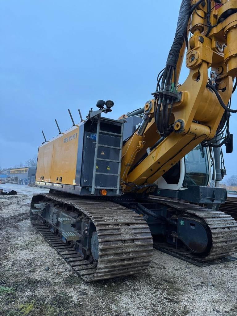 Bauer RTG RG 19 T Vibratory pile drivers