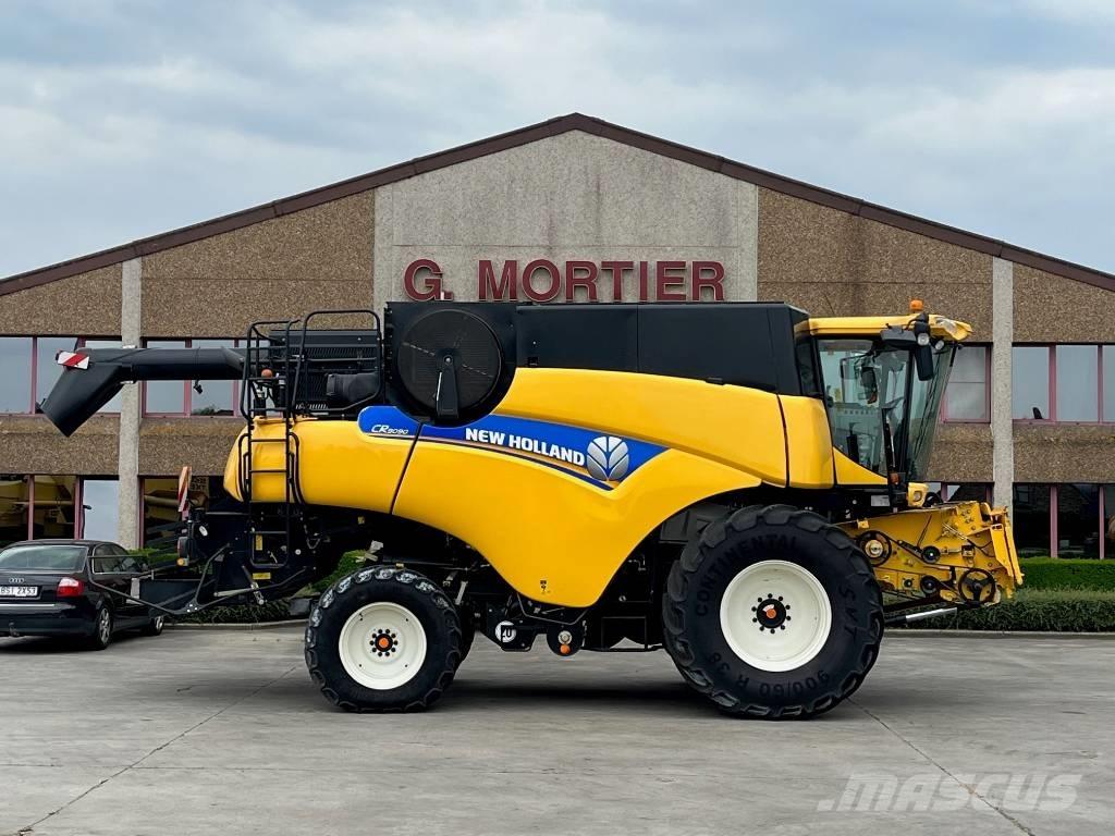 New Holland CR 9090 Combine harvesters