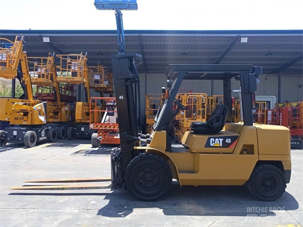 CAT DP45K Diesel trucks