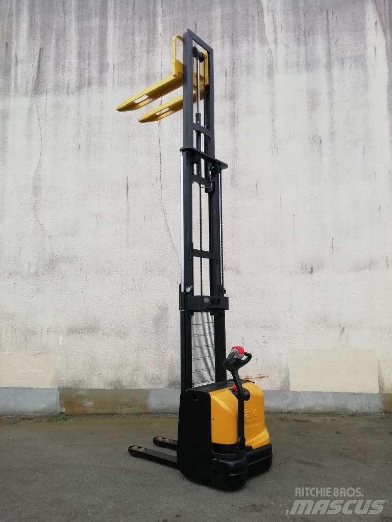 Hyster S1.4 Pedestrian stacker