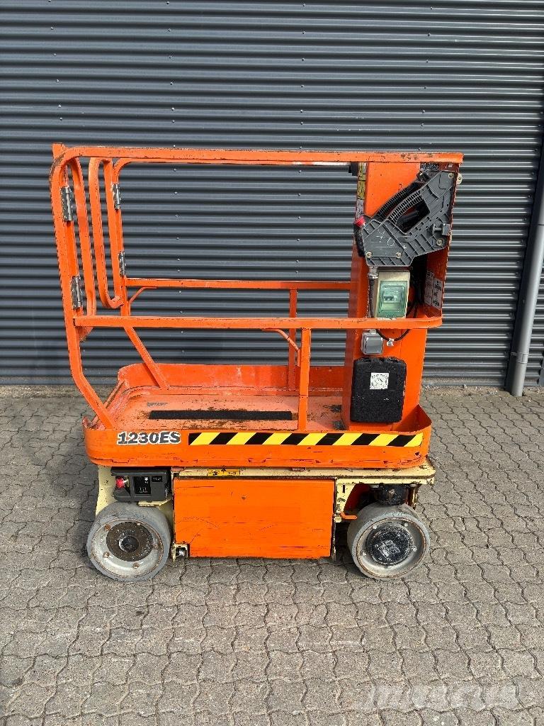 JLG 1230 ES Vertical mast lifts