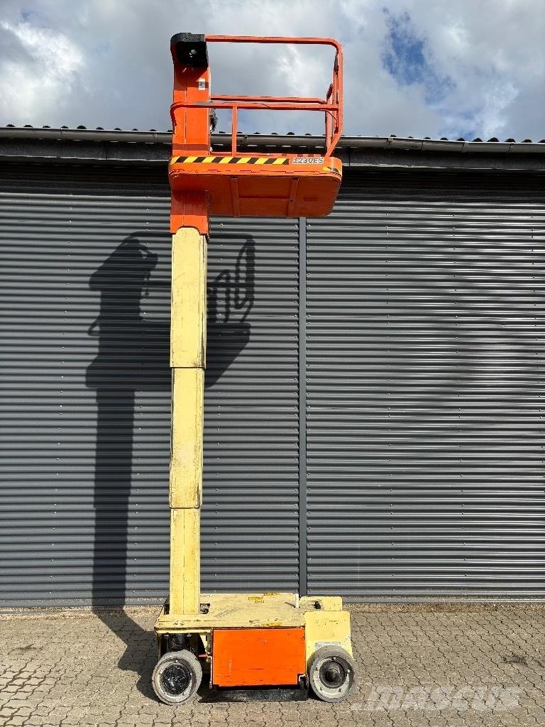JLG 1230 ES Vertical mast lifts