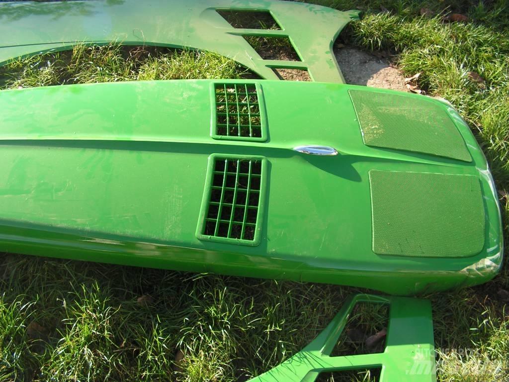John Deere 8230 Chassis and suspension