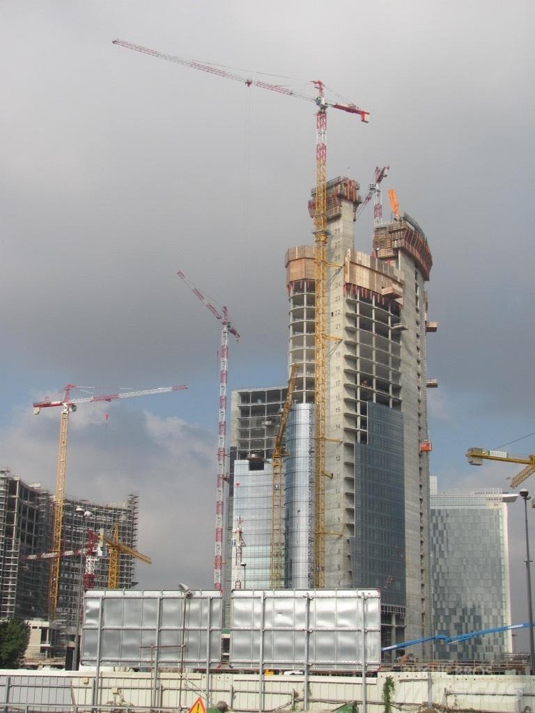FM GRU TLX 2760 Tower cranes